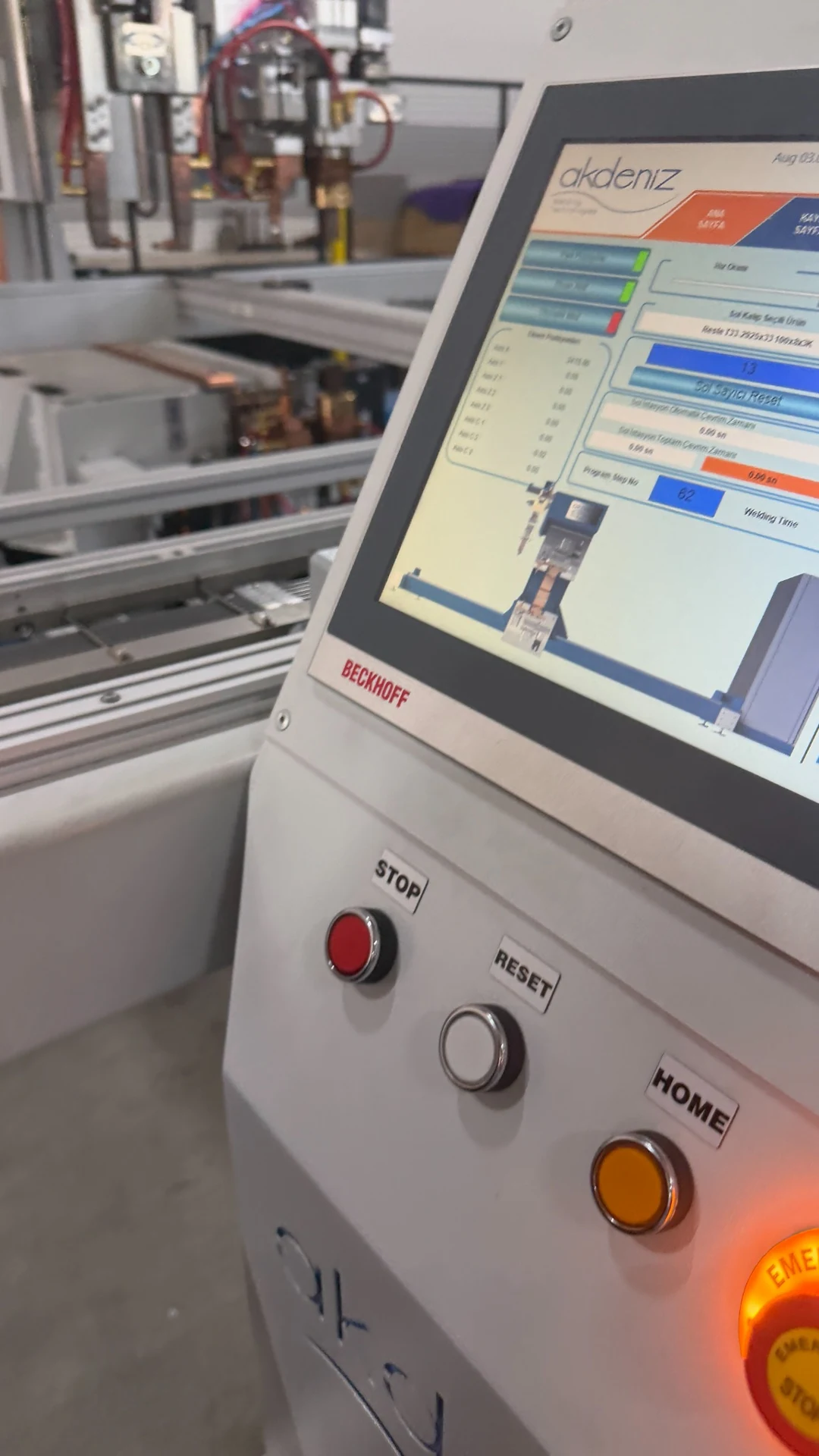 Pannello di controllo macchina con touchscreen e pulsanti